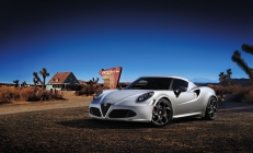 2013 Alfa Romeo 4C spuštění vydání
